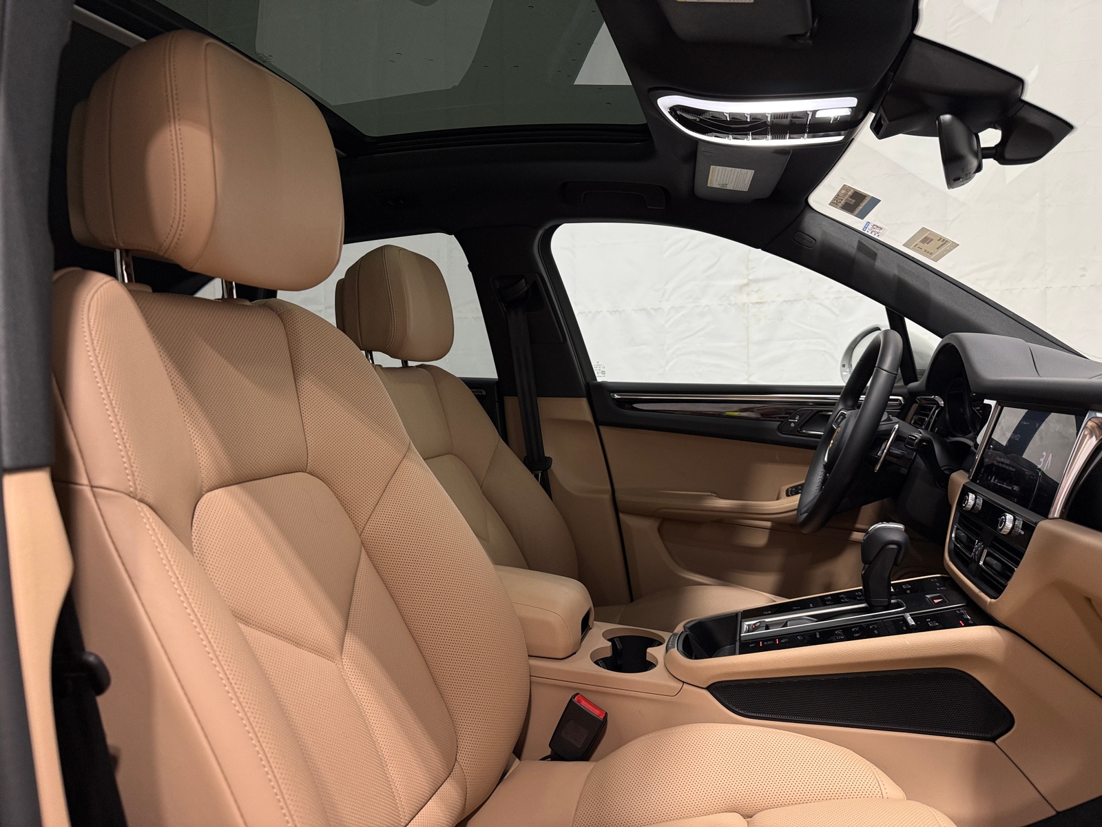 Thumbnail: 2025 Porsche Macan - 2