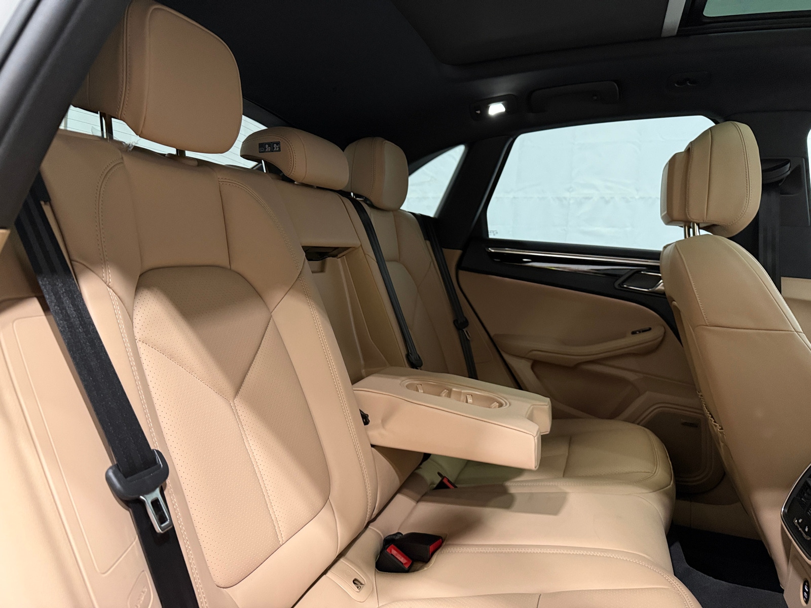 Thumbnail: 2025 Porsche Macan - 6