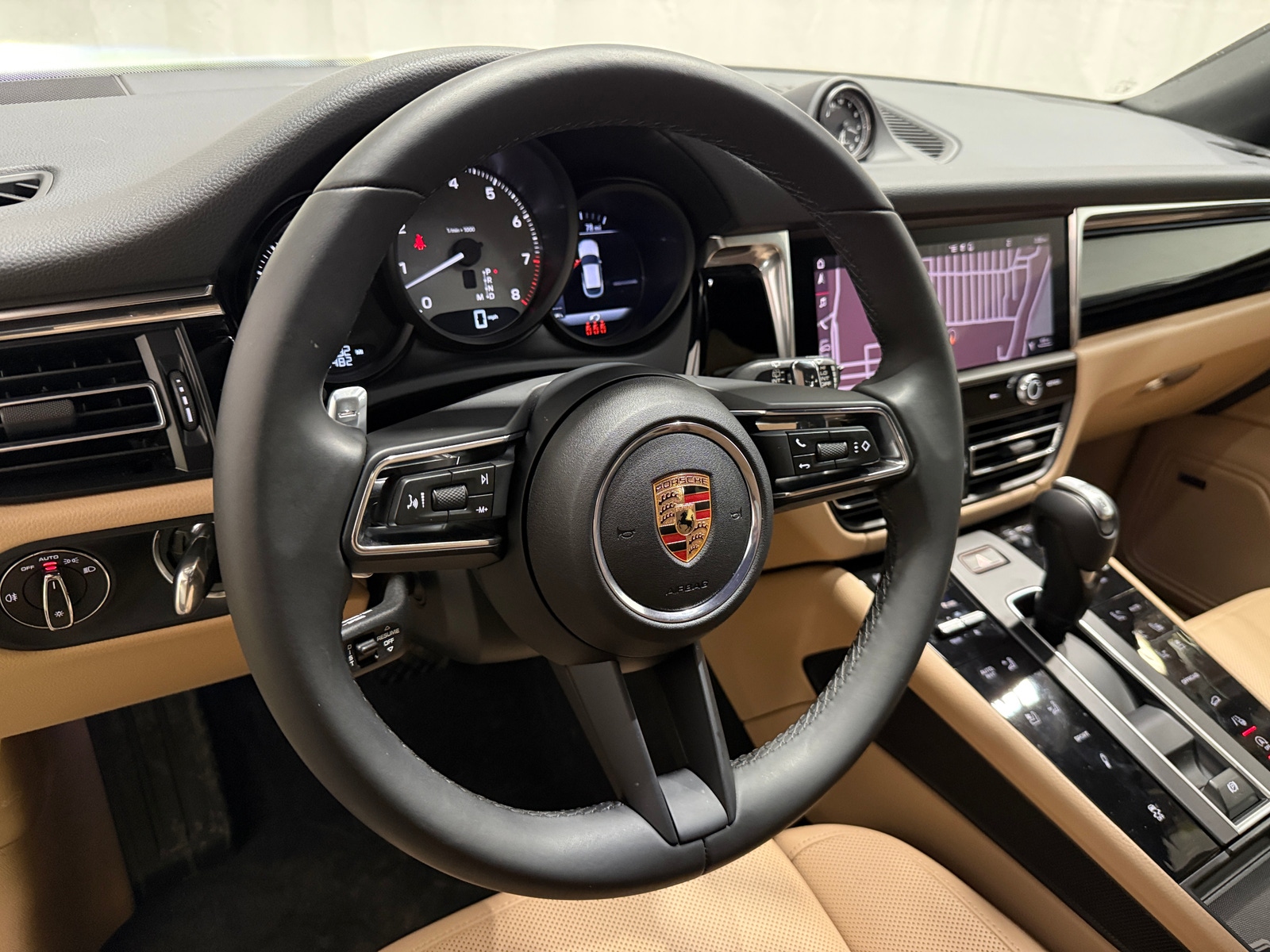 Thumbnail: 2025 Porsche Macan - 5