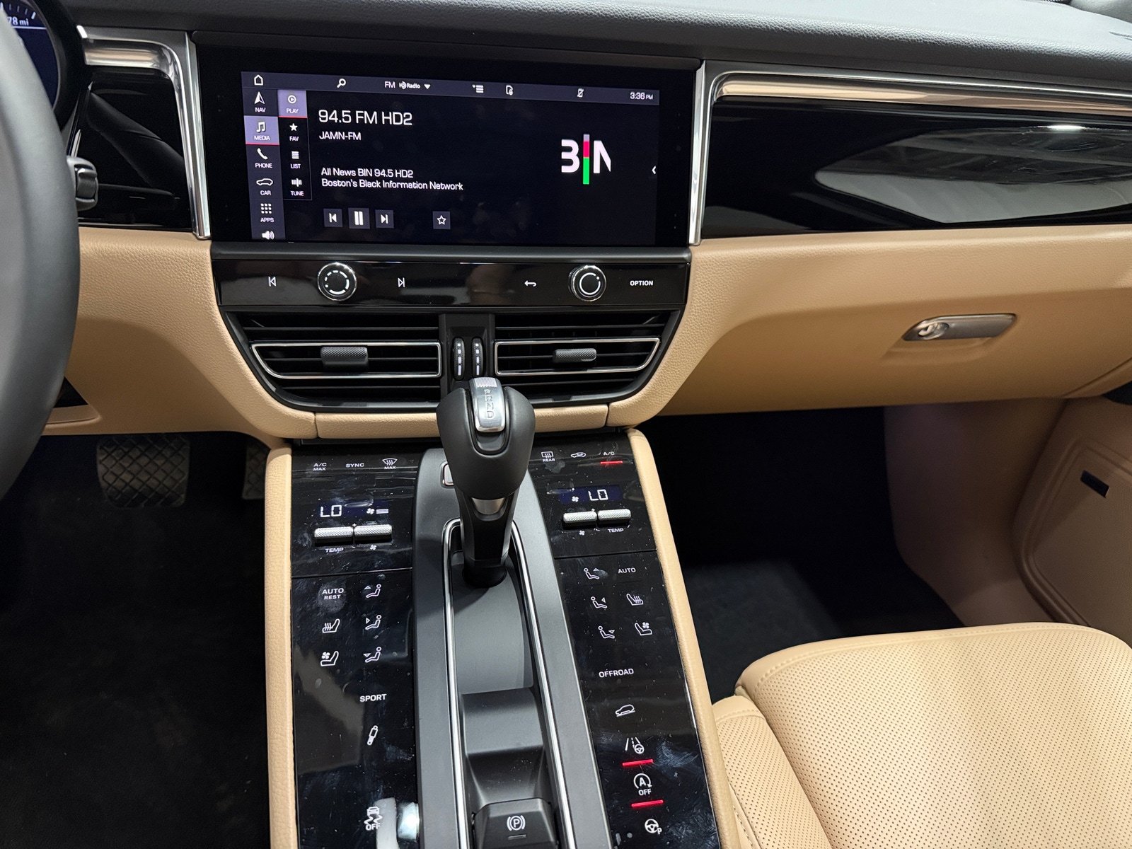 Thumbnail: 2025 Porsche Macan - 4