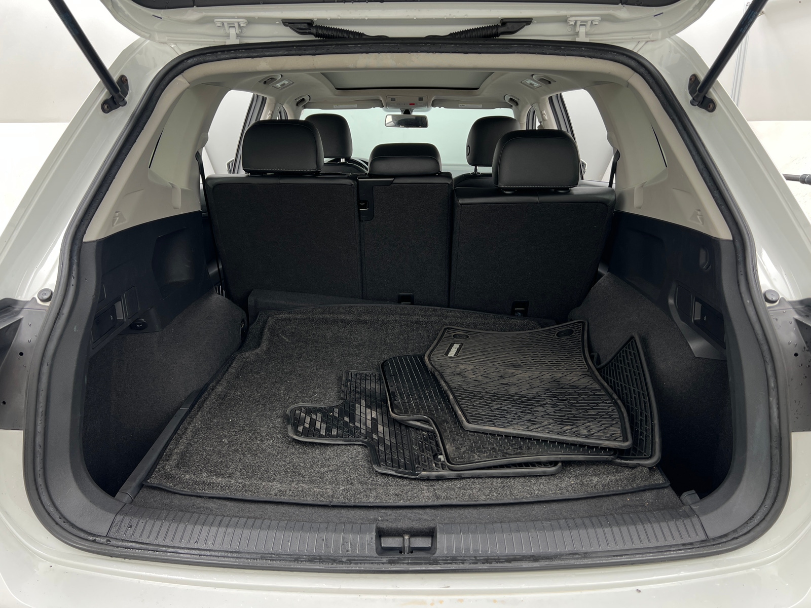 Thumbnail: 2018 Volkswagen Tiguan - 6