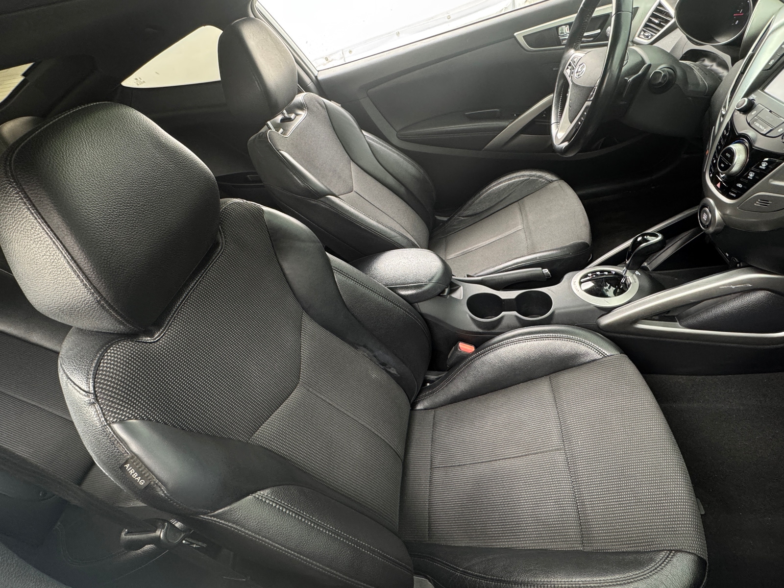 Thumbnail: 2016 Hyundai Veloster - 2