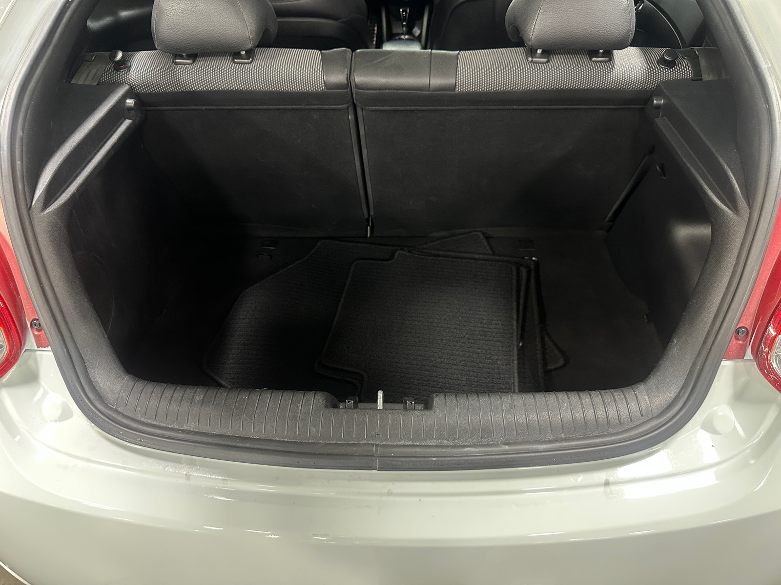 Thumbnail: 2016 Hyundai Veloster - 7