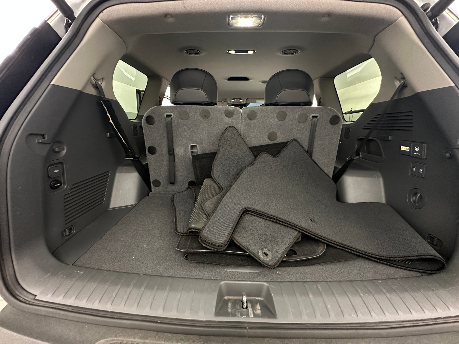 Thumbnail: 2024 Kia EV9 - 6