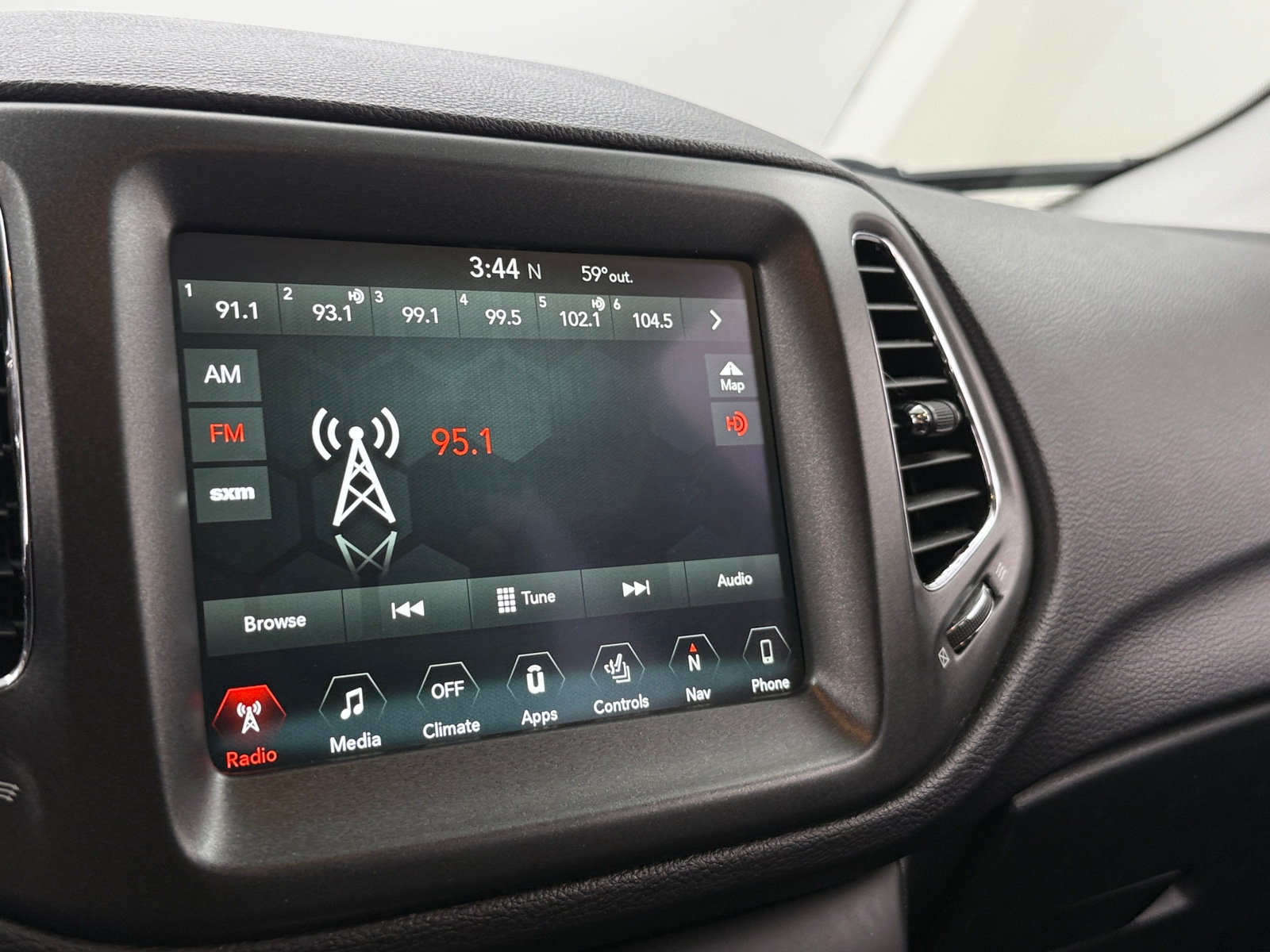 Thumbnail: 2017 Jeep Compass - 3