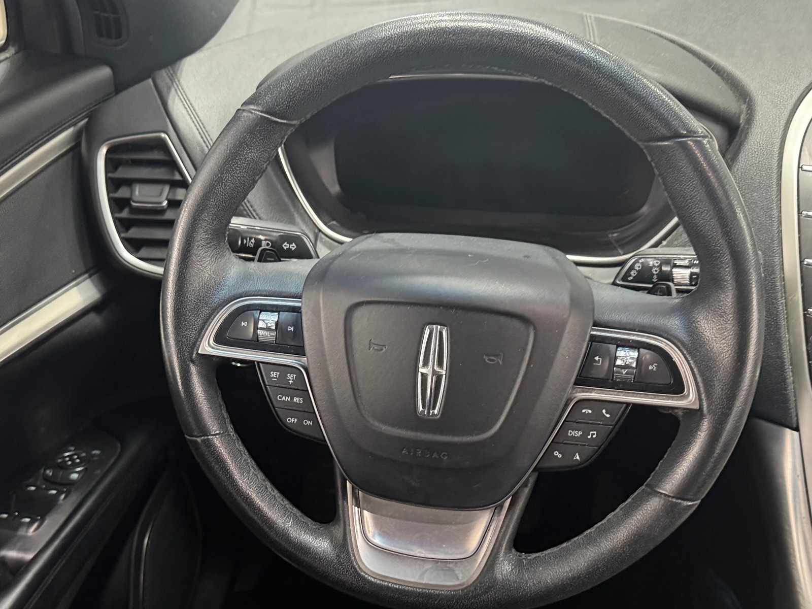 Thumbnail: 2019 Lincoln Nautilus - 4