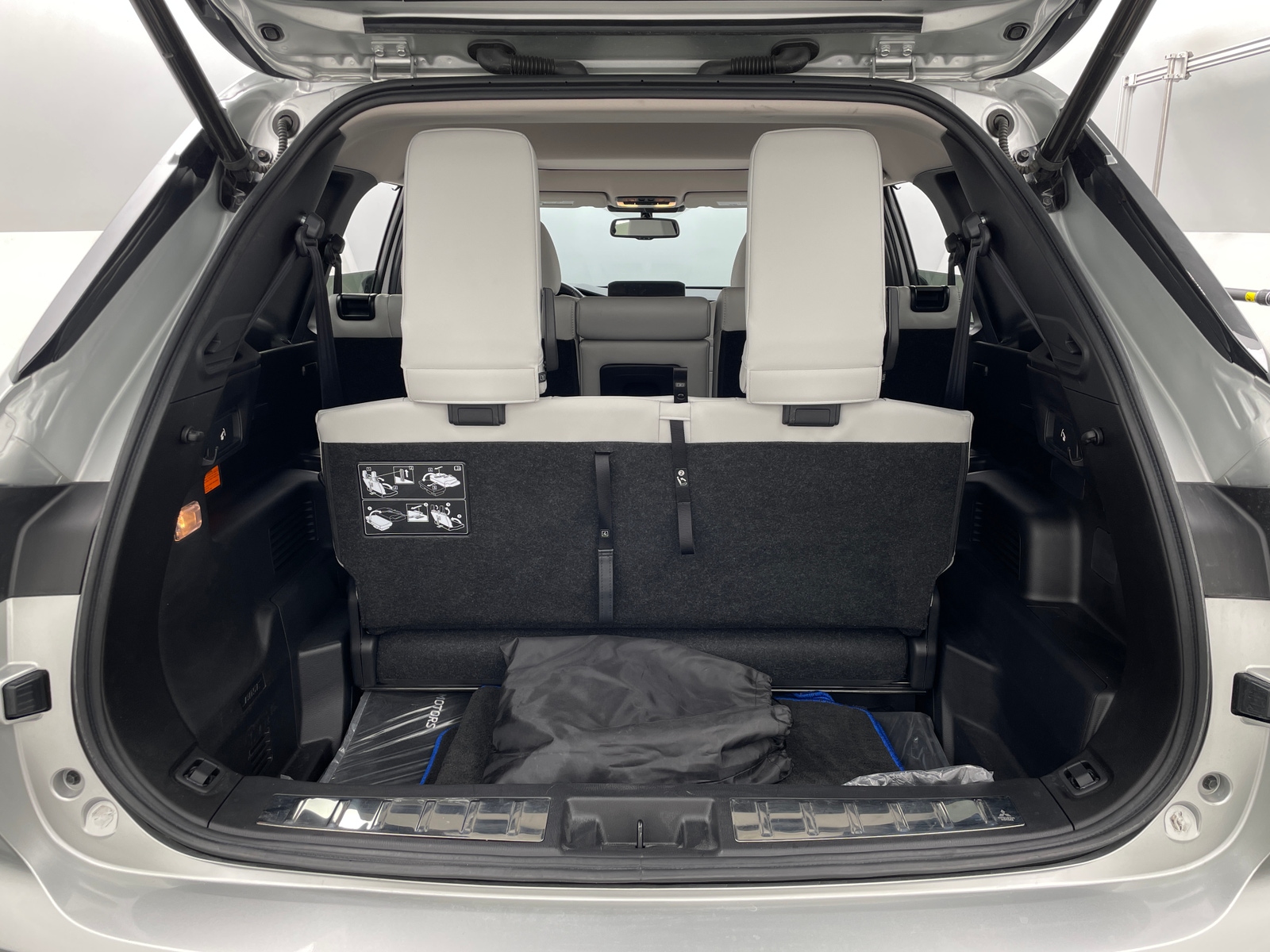 Thumbnail: 2024 Mitsubishi Outlander - 6