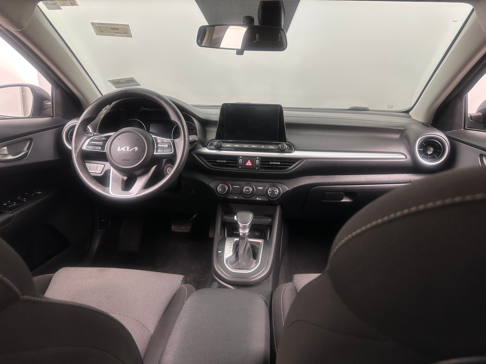 Thumbnail: 2024 Kia Forte - 3