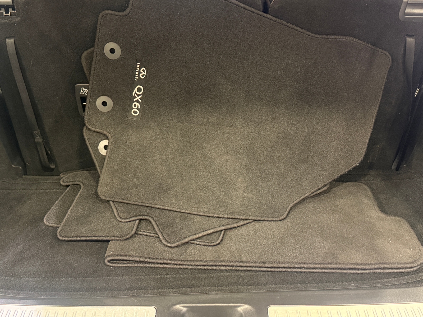 Thumbnail: 2023 INFINITI QX60 - 6