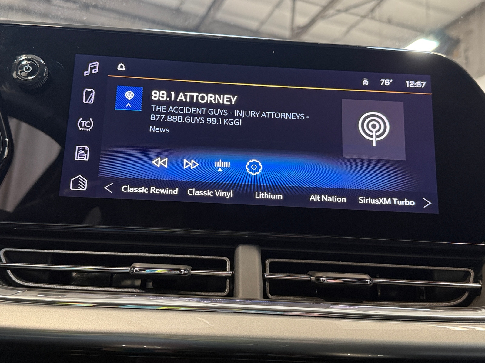 Thumbnail: 2025 Chevrolet Trax - 4