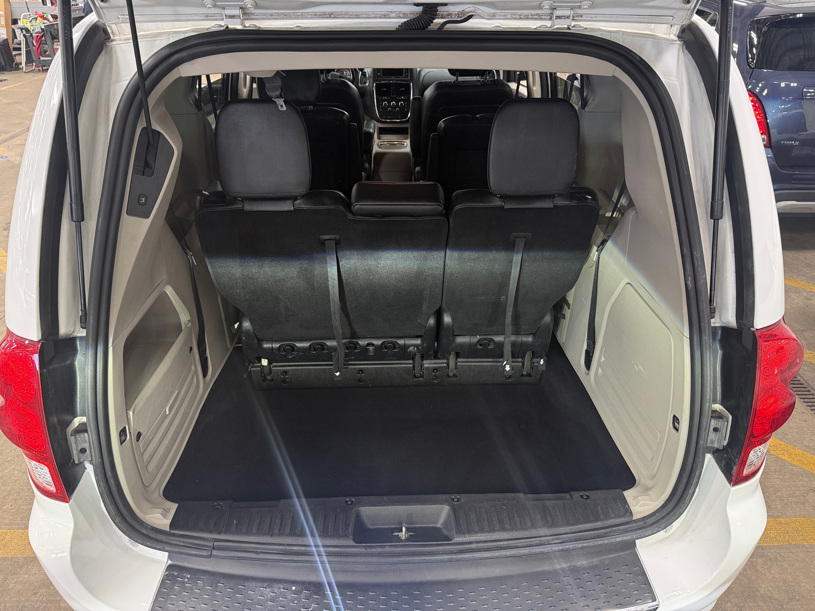 Thumbnail: 2020 Dodge Grand Caravan - 6