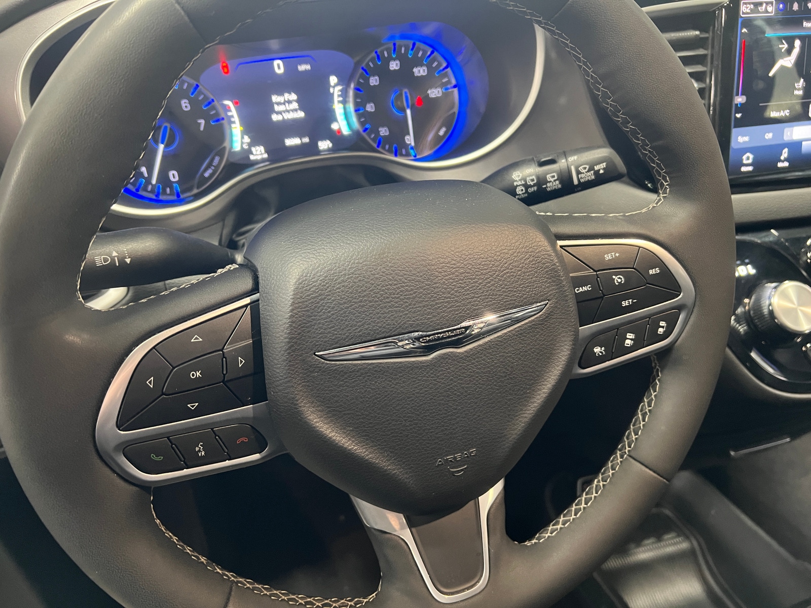 Thumbnail: 2025 Chrysler Pacifica - 4