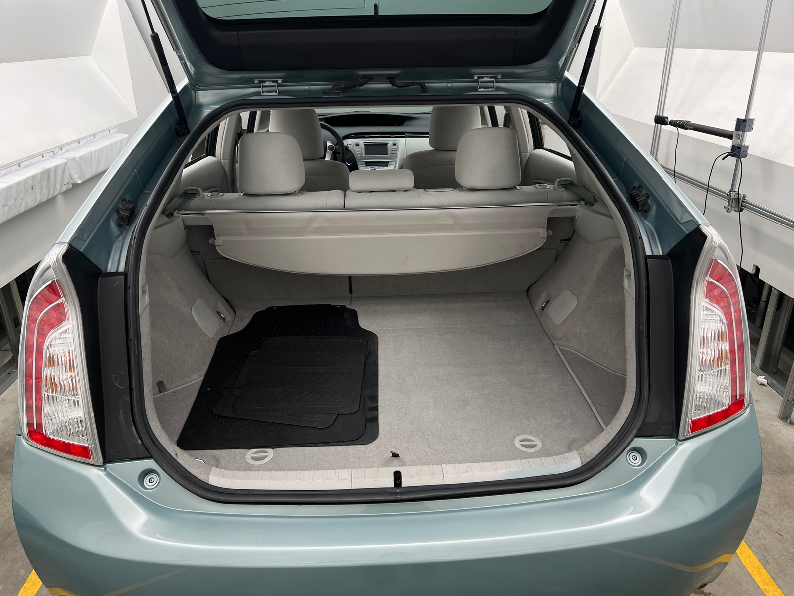 Thumbnail: 2012 Toyota Prius - 7