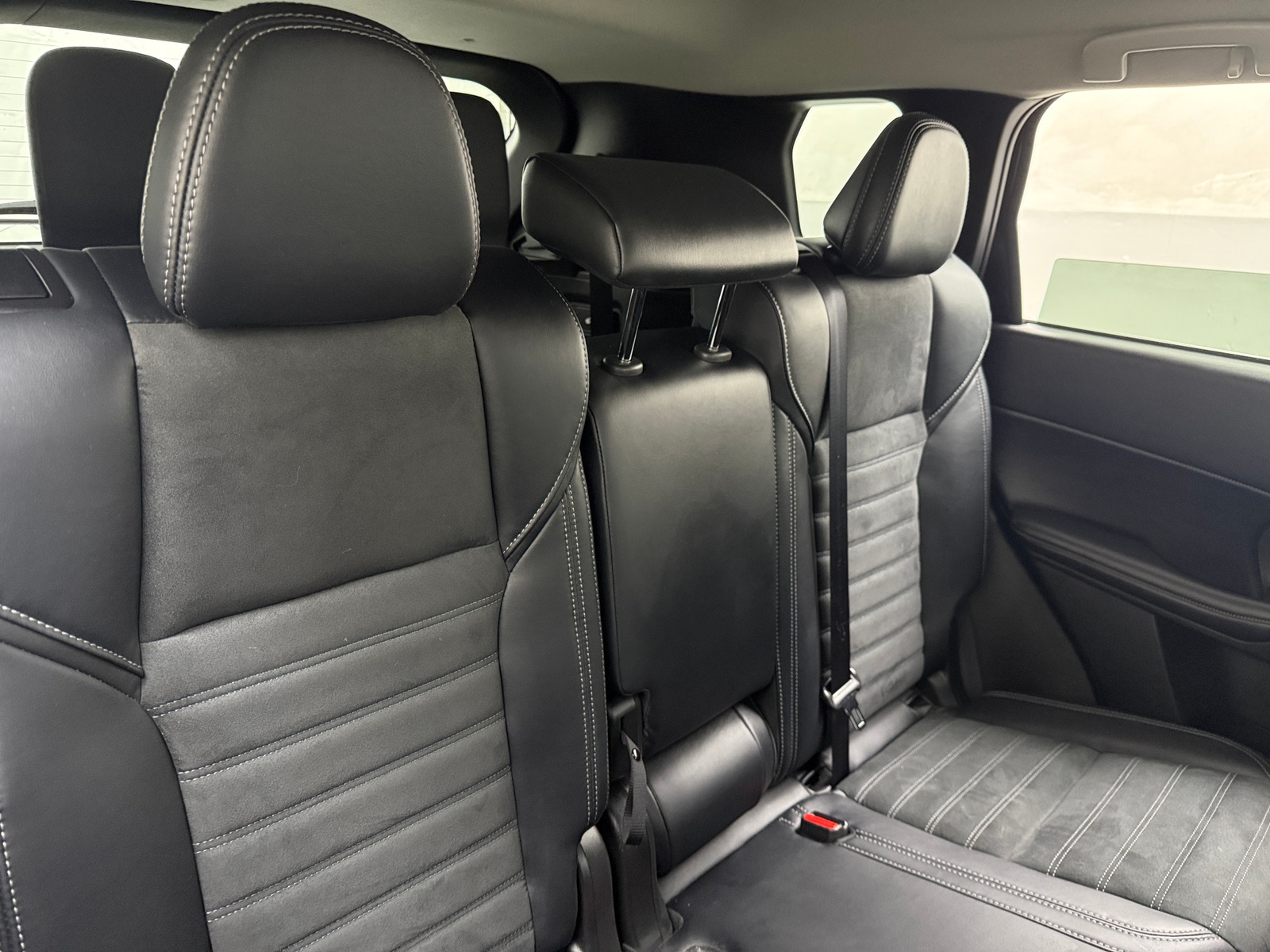 Thumbnail: 2025 Mitsubishi Outlander - 5