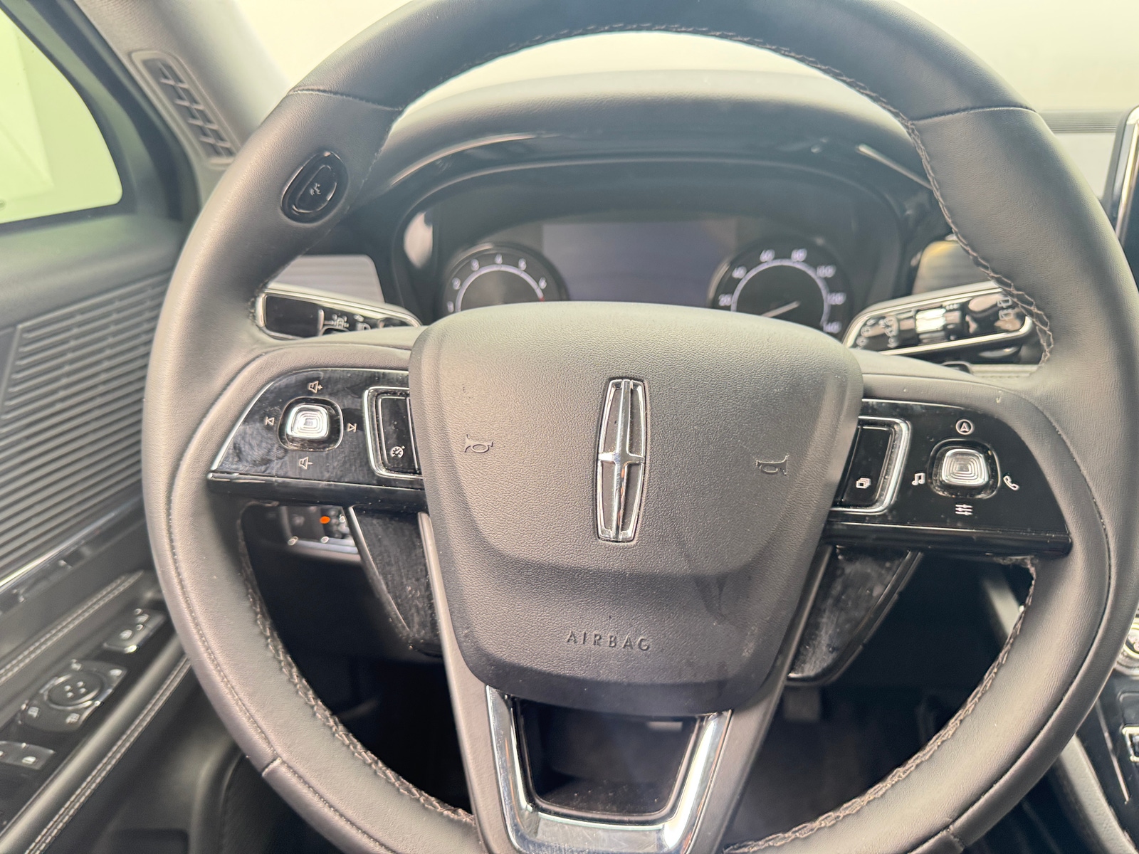 Thumbnail: 2022 Lincoln Corsair - 4