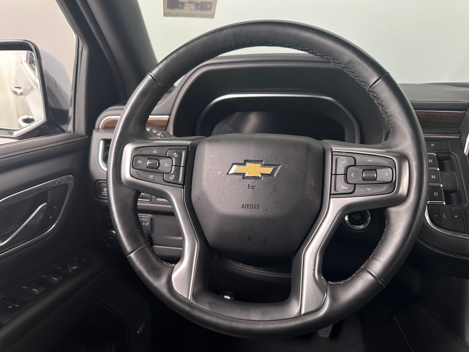 Thumbnail: 2023 Chevrolet Suburban - 4