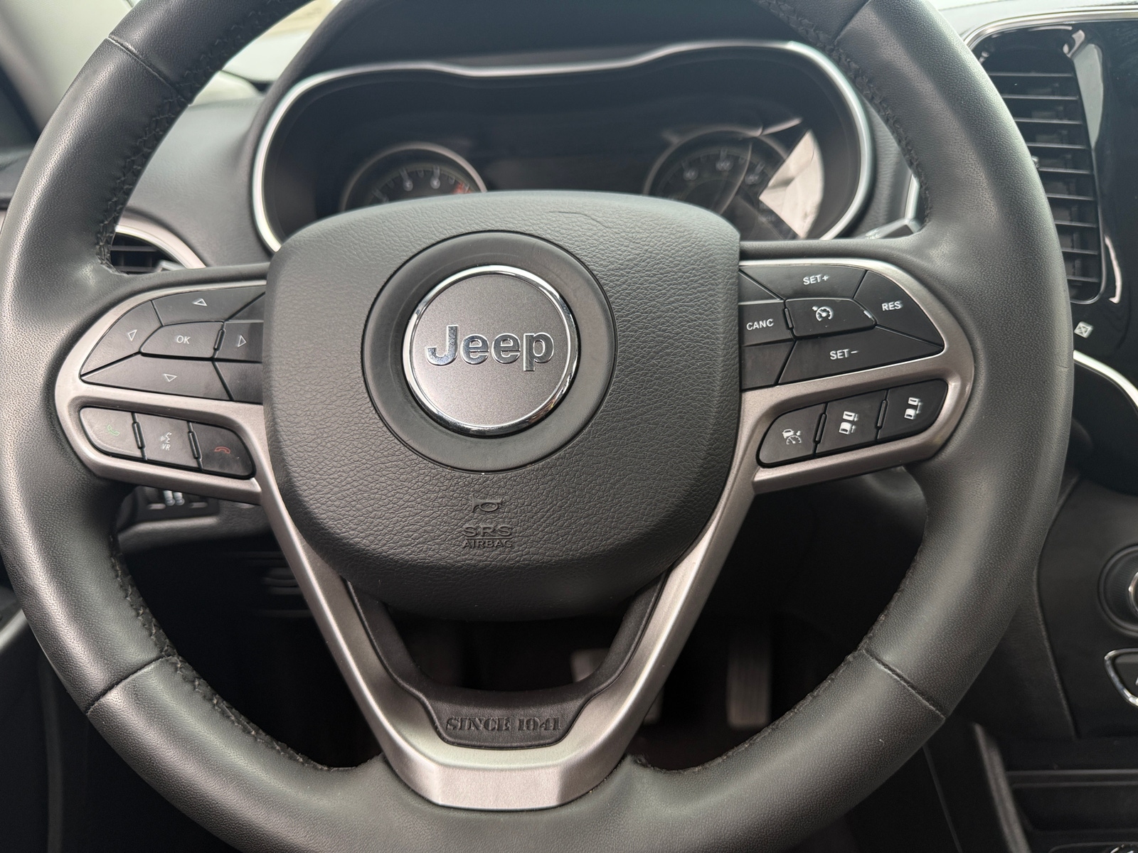 Thumbnail: 2022 Jeep Cherokee - 4