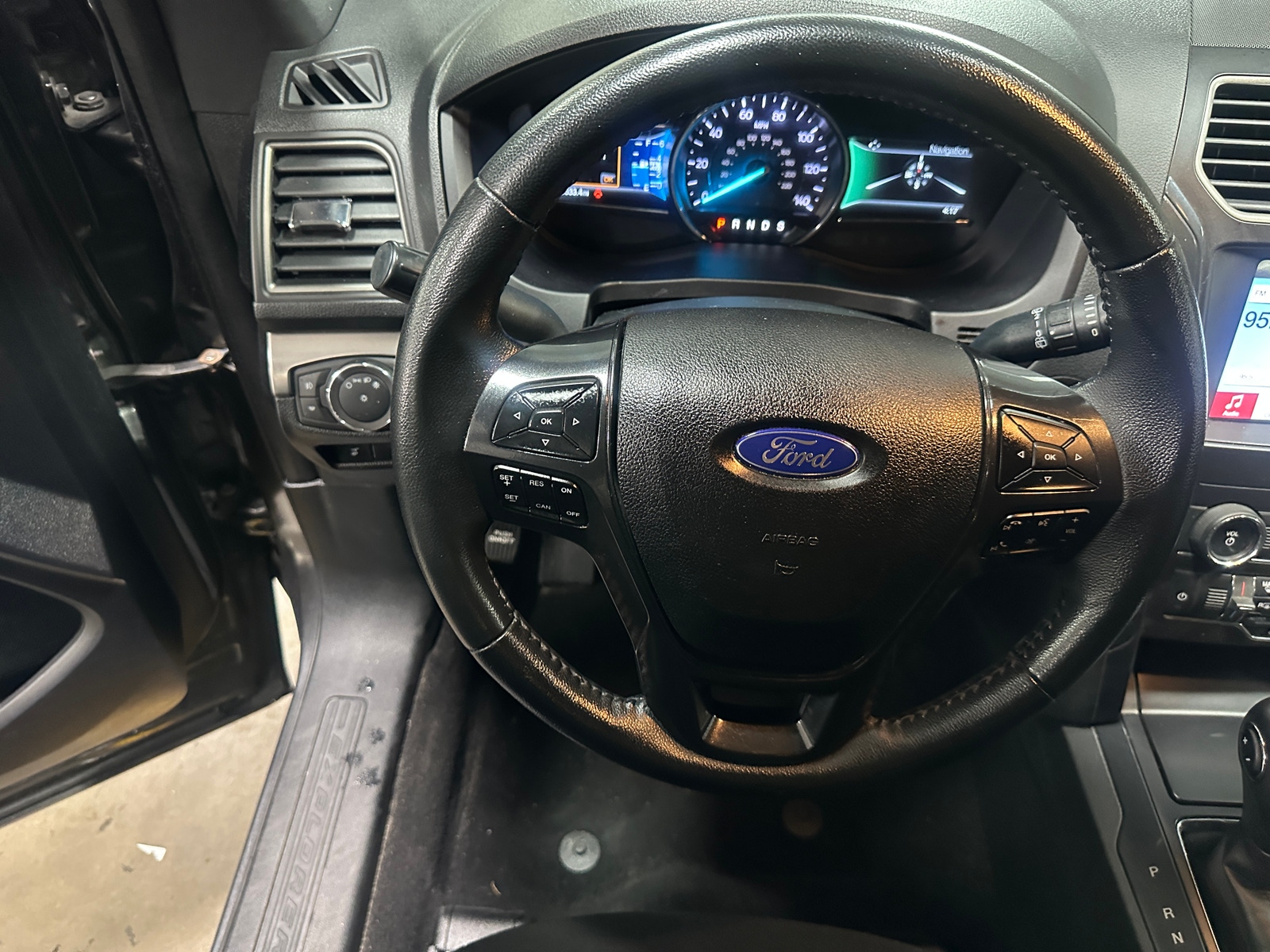 Thumbnail: 2019 Ford Explorer - 5