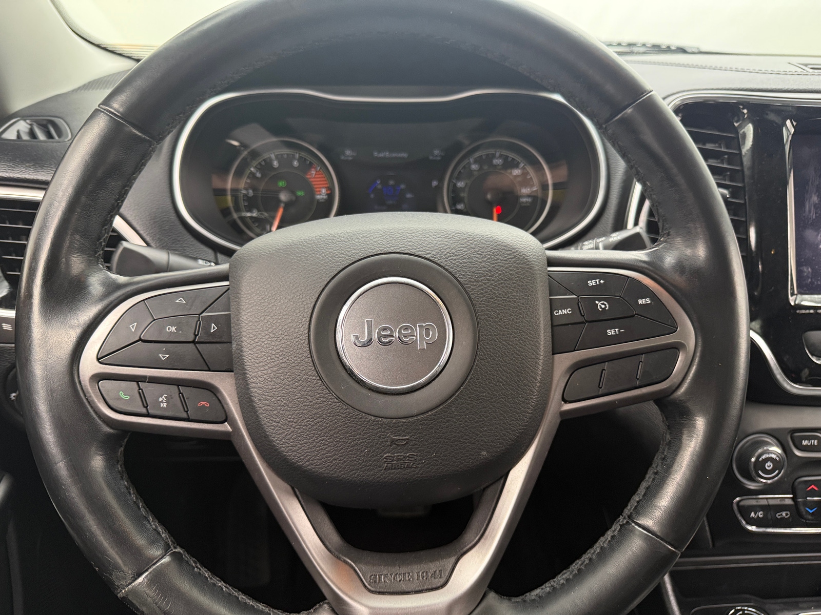 Thumbnail: 2020 Jeep Cherokee - 4