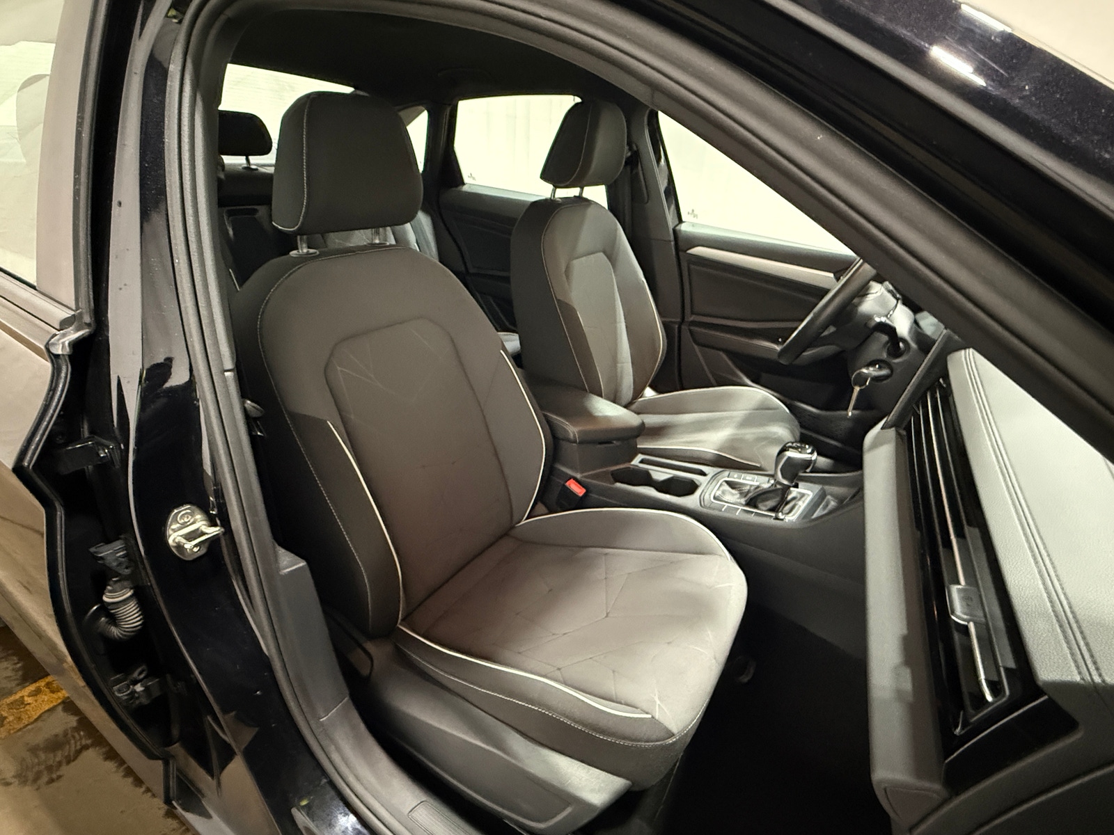 Thumbnail: 2025 Volkswagen Jetta - 2