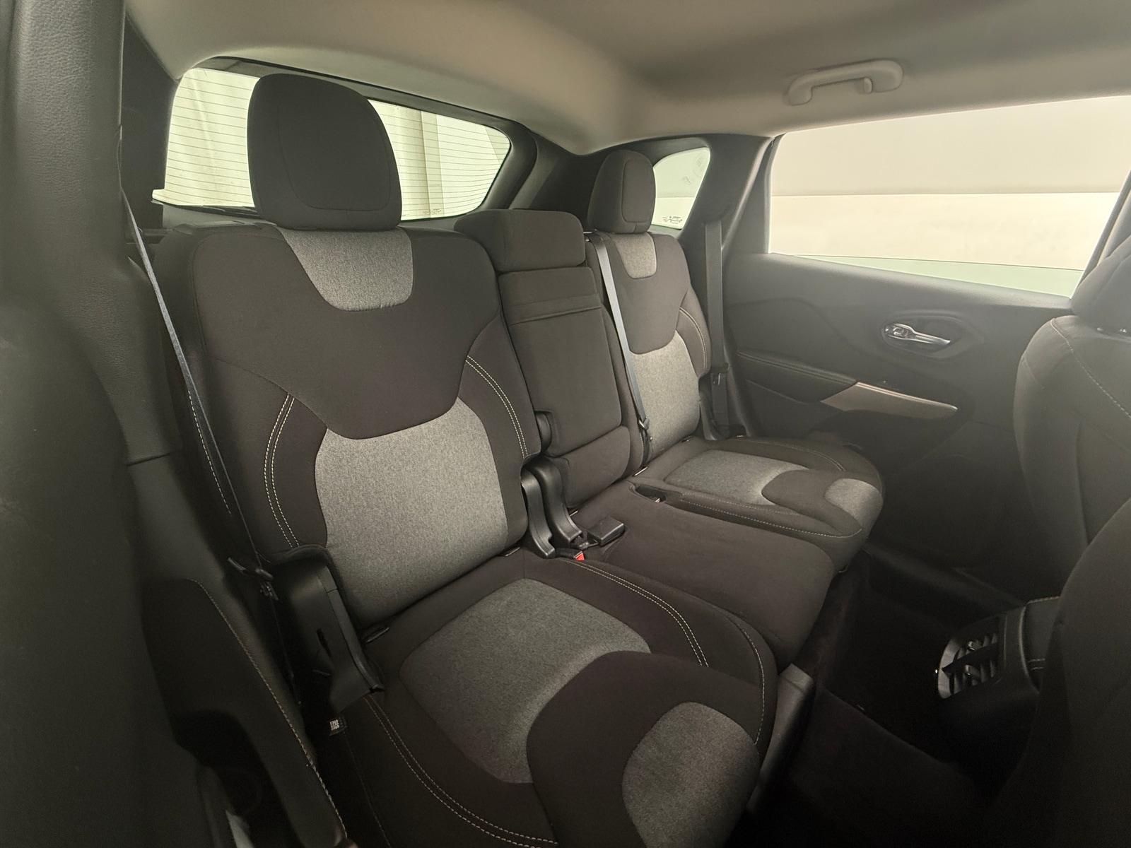 Thumbnail: 2017 Jeep Cherokee - 6