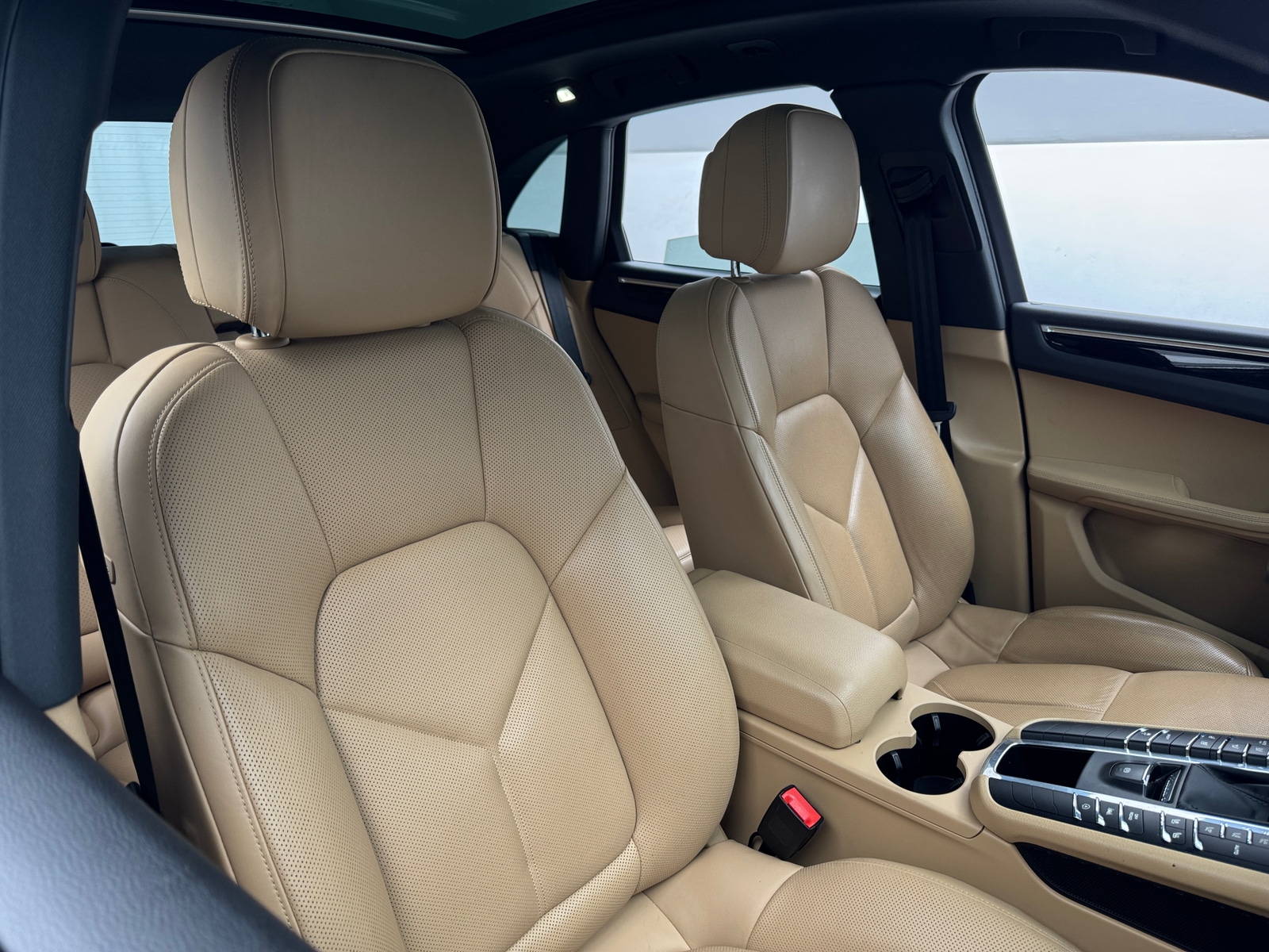 Thumbnail: 2018 Porsche Macan - 2