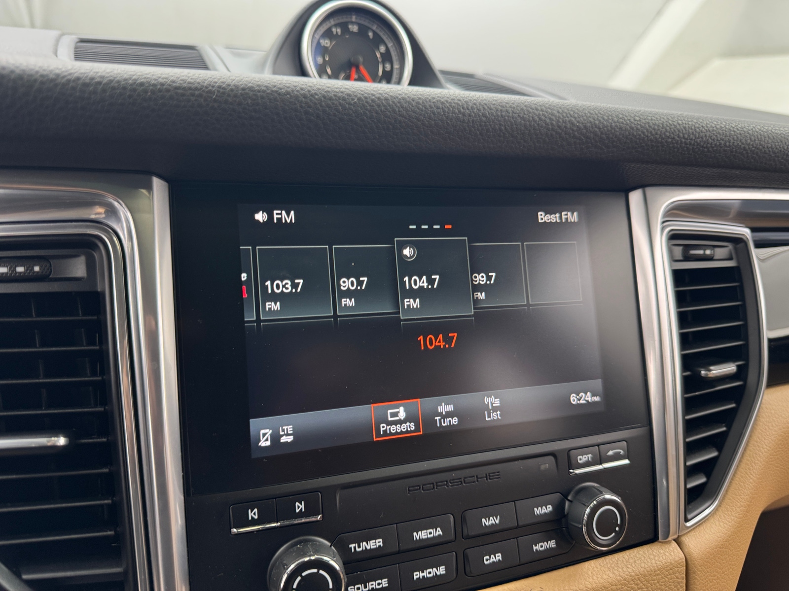 Thumbnail: 2018 Porsche Macan - 4