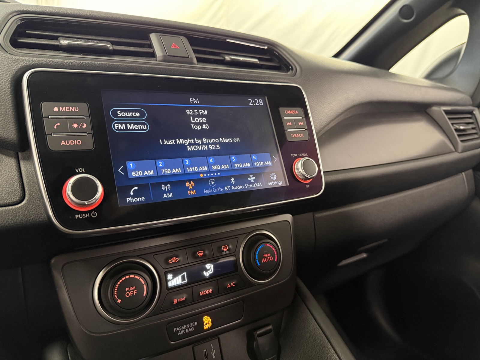 Thumbnail: 2022 Nissan Leaf - 4