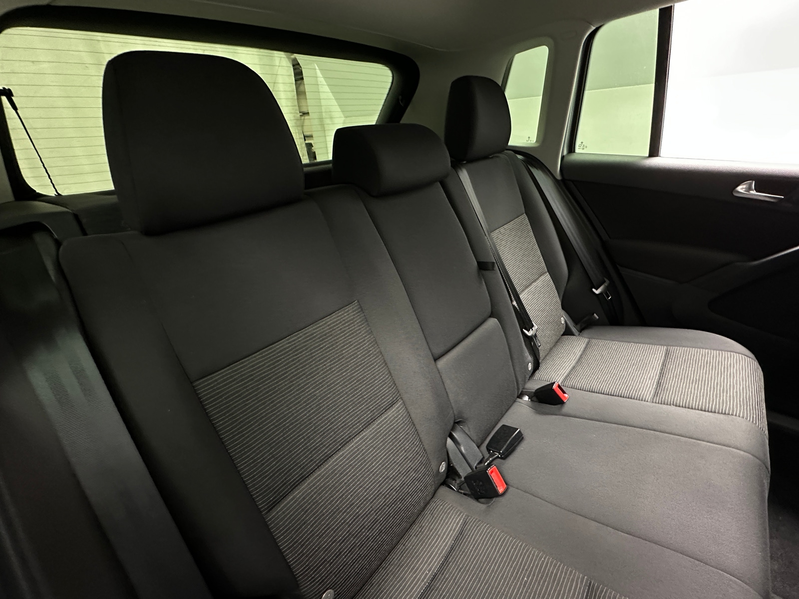 Thumbnail: 2017 Volkswagen Tiguan - 6