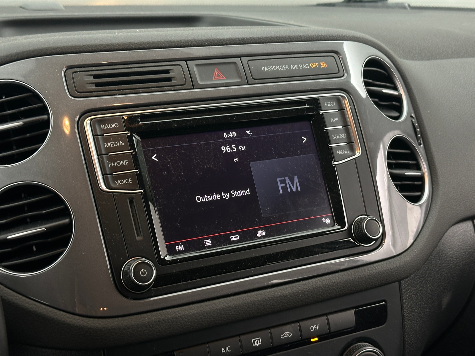 Thumbnail: 2017 Volkswagen Tiguan - 4