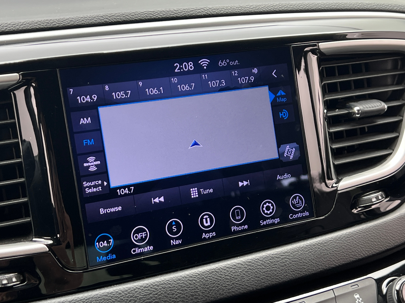 Thumbnail: 2020 Chrysler Pacifica - 3