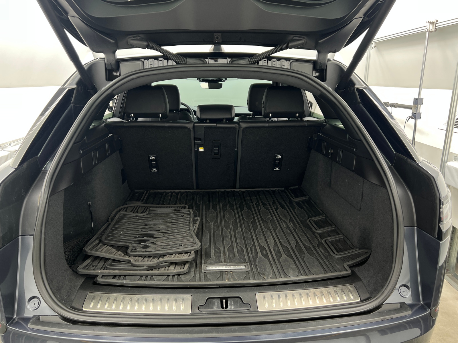 Thumbnail: 2025 Land Rover Range Rover Velar - 6