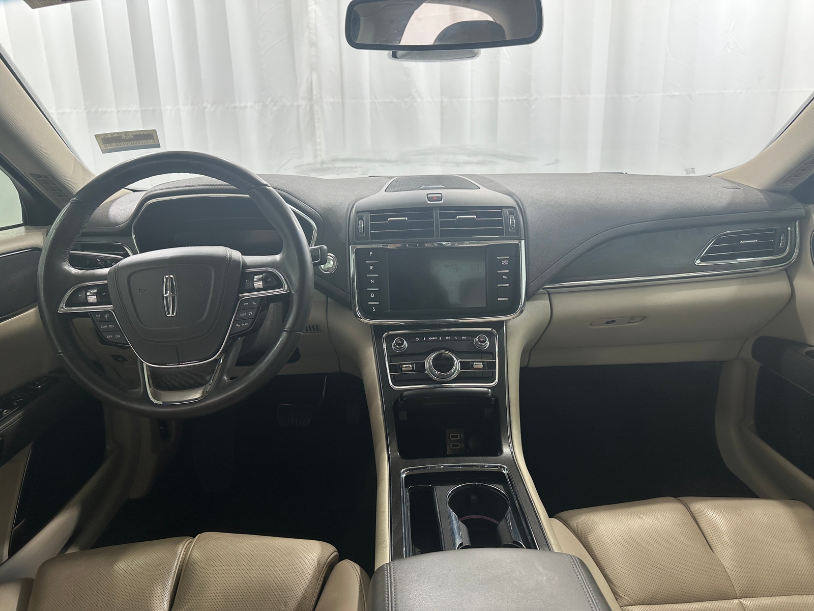 Thumbnail: 2018 Lincoln Continental - 2