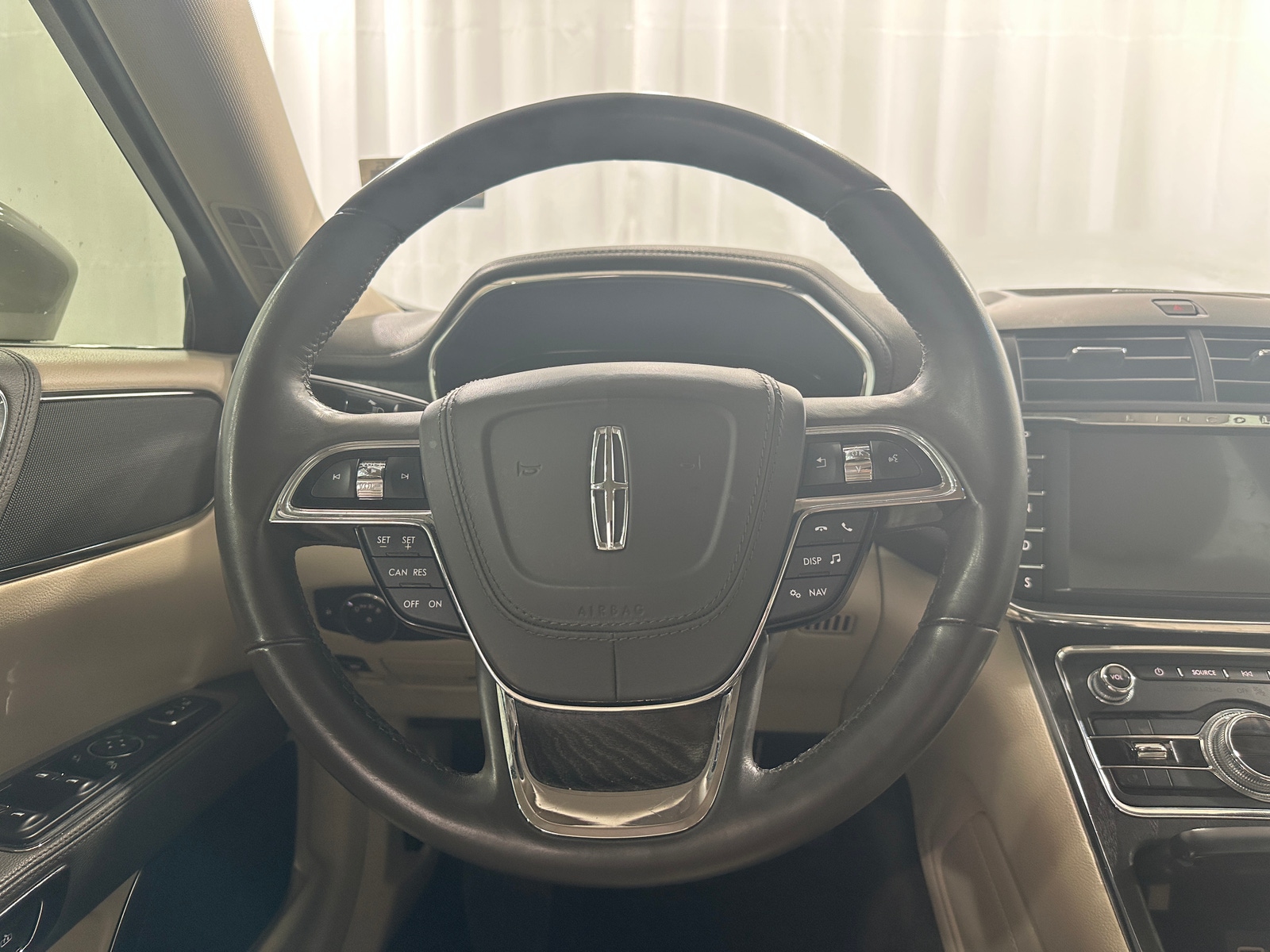 Thumbnail: 2018 Lincoln Continental - 4