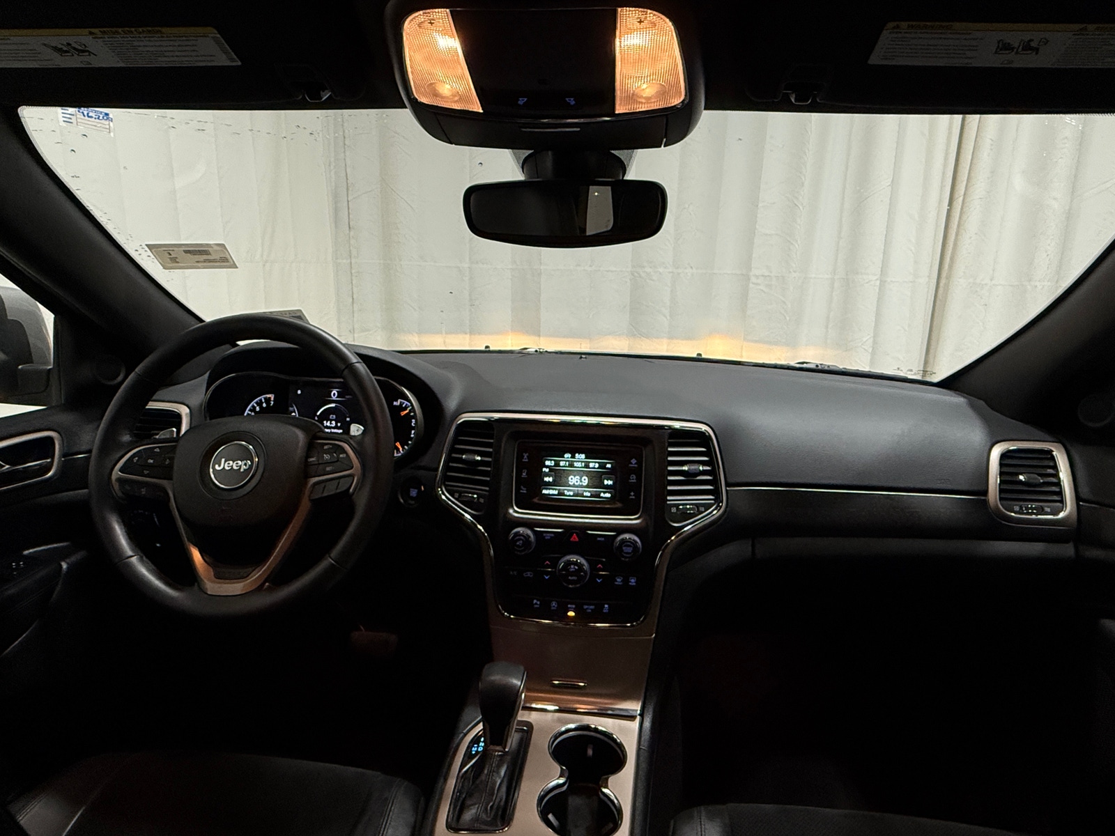 Thumbnail: 2017 Jeep Grand Cherokee - 3