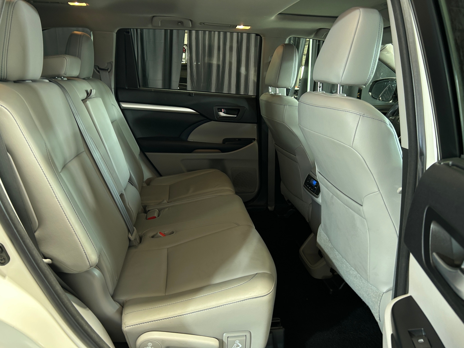 Thumbnail: 2016 Toyota Highlander - 5