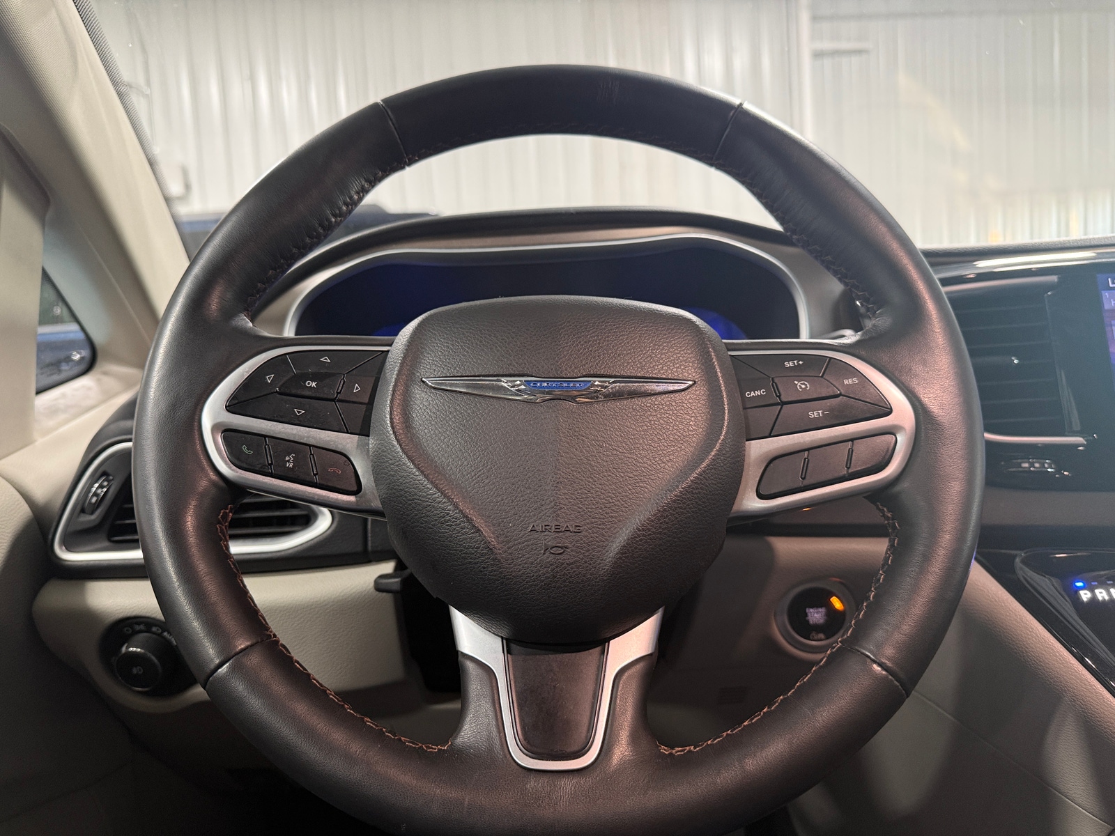 Thumbnail: 2017 Chrysler Pacifica - 4