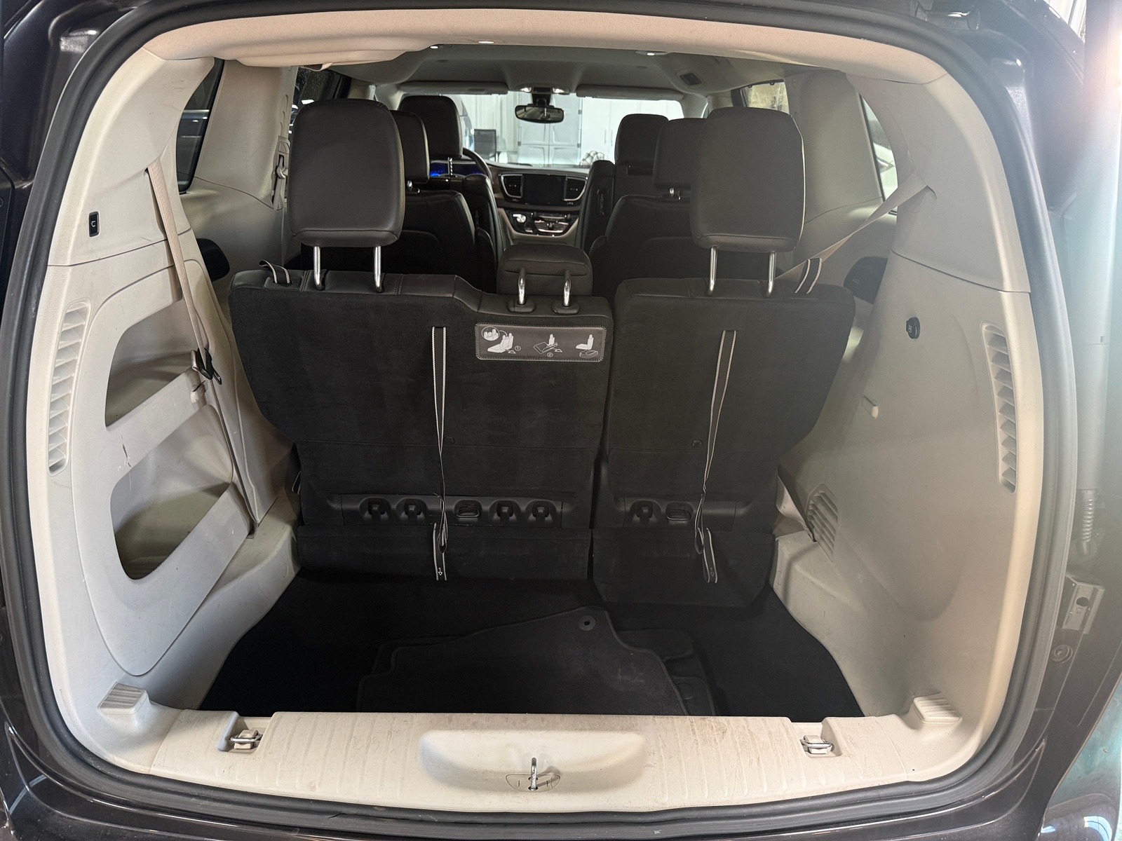 Thumbnail: 2017 Chrysler Pacifica - 6