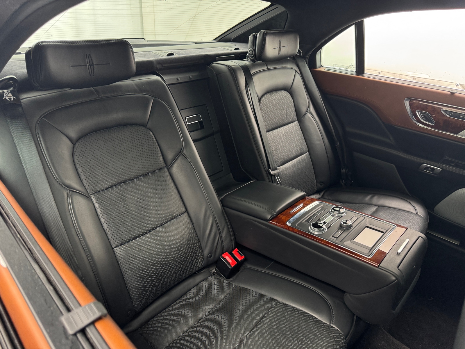 Thumbnail: 2018 Lincoln Continental - 5