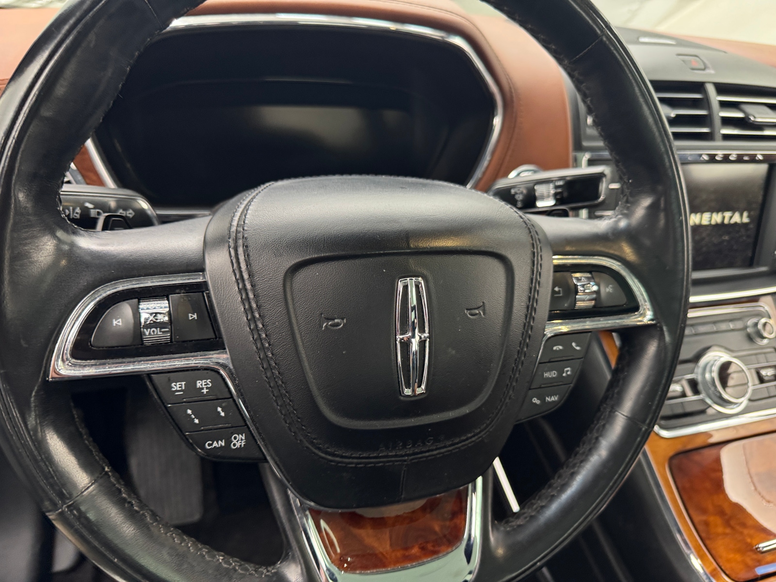 Thumbnail: 2018 Lincoln Continental - 4