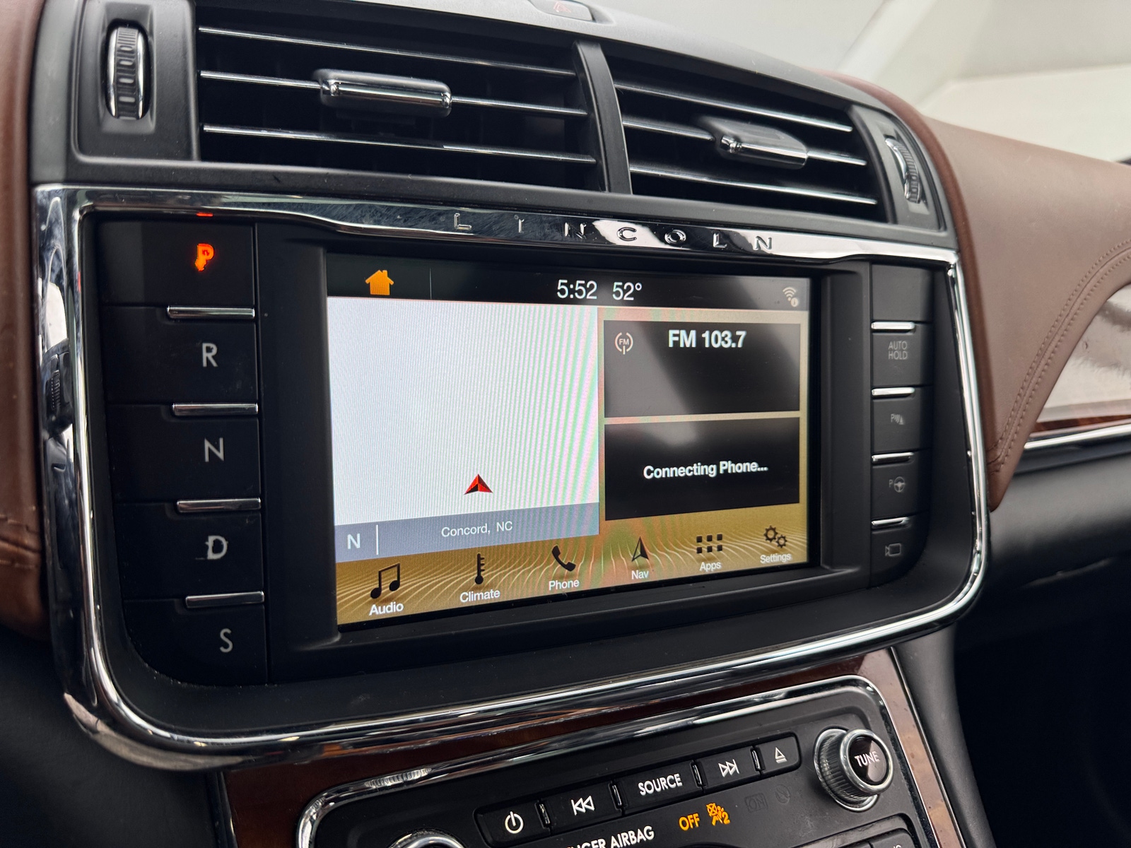 Thumbnail: 2018 Lincoln Continental - 3