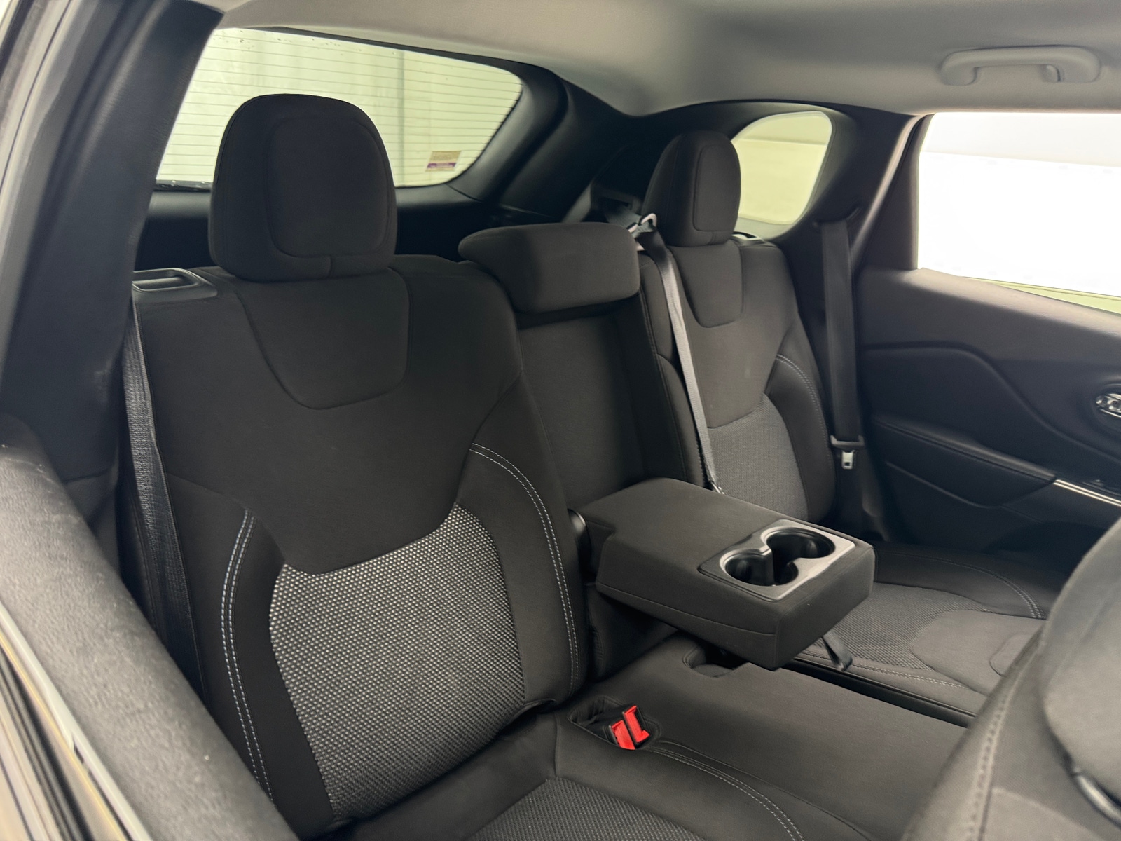 Thumbnail: 2021 Jeep Cherokee - 6