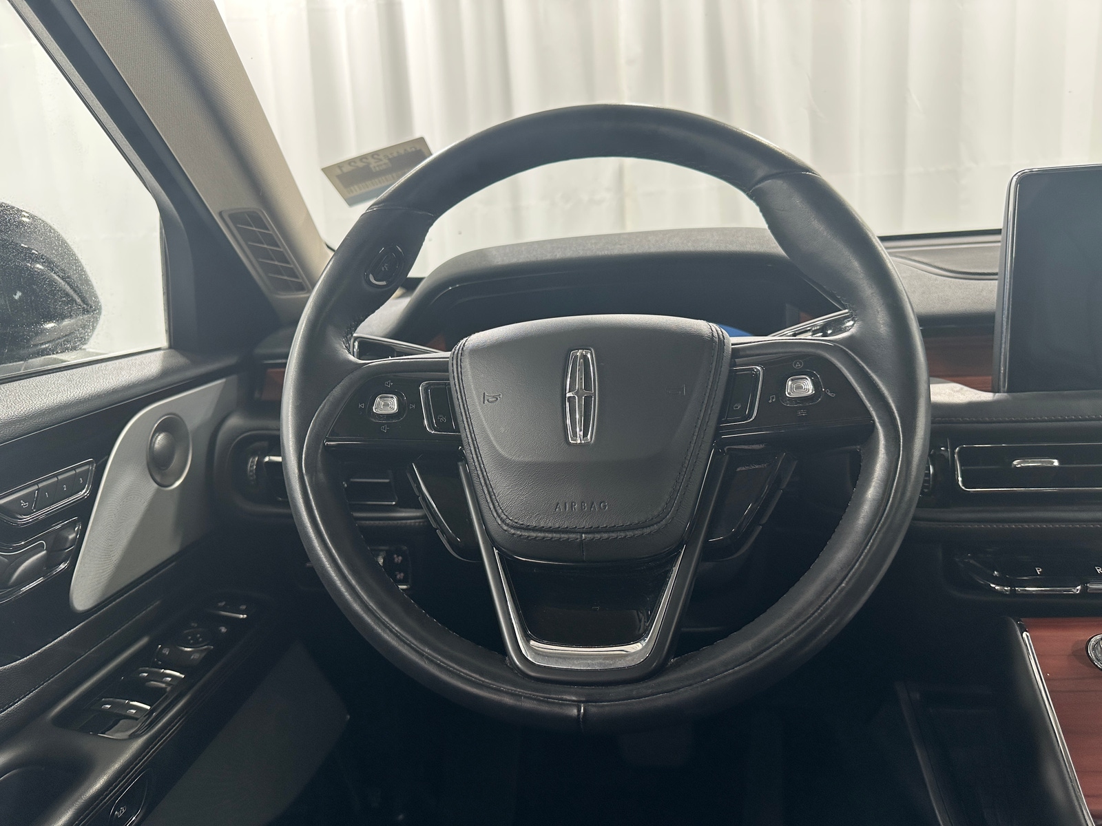 Thumbnail: 2020 Lincoln Aviator - 4