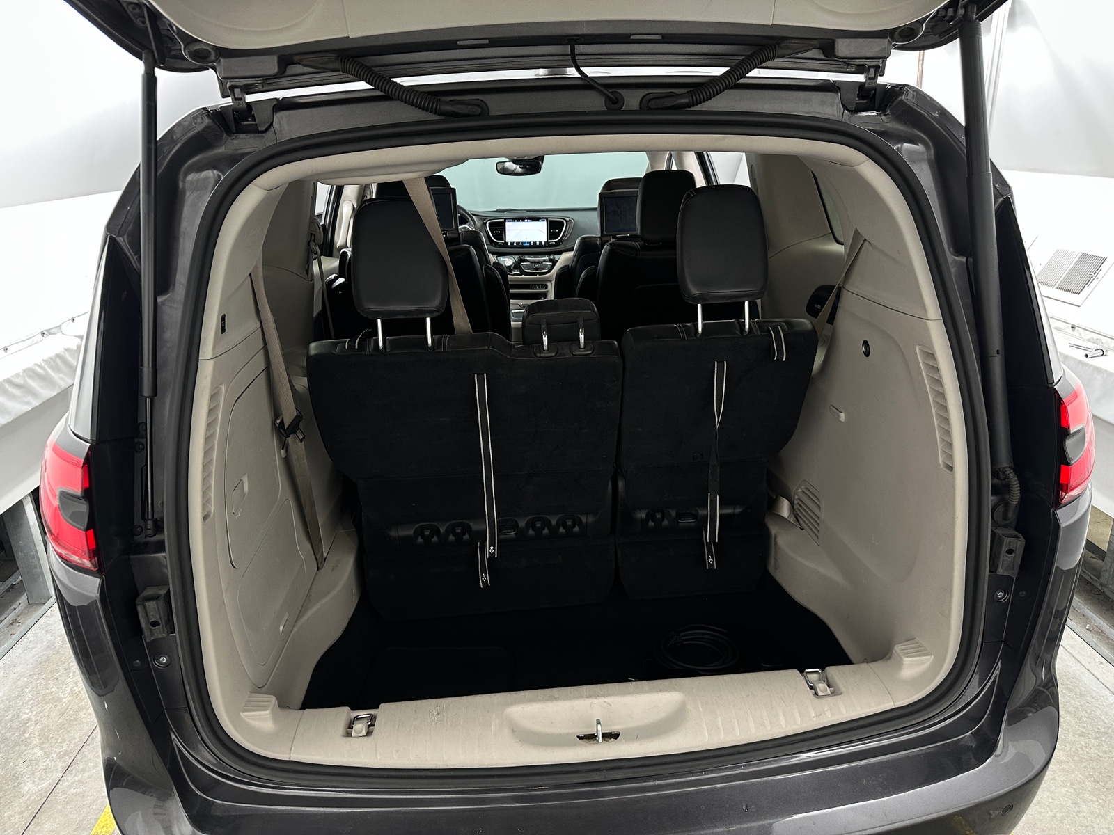 Thumbnail: 2022 Chrysler Pacifica - 6