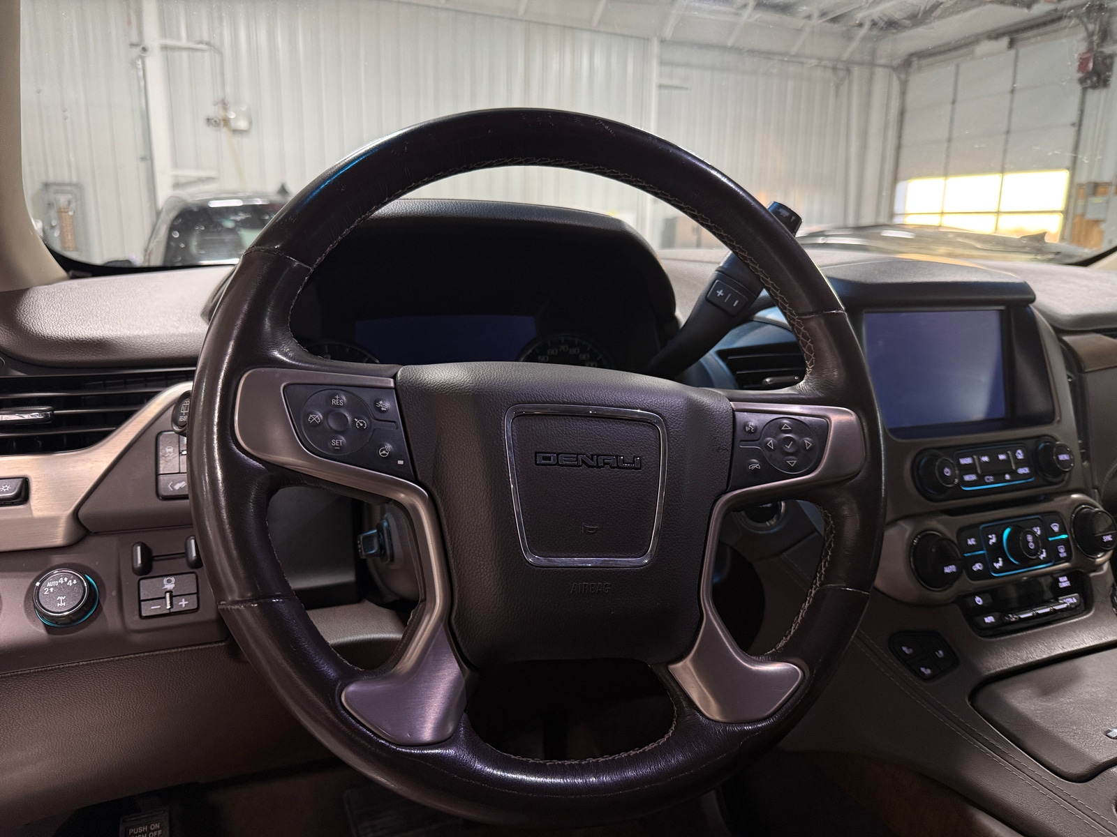 Thumbnail: 2018 GMC Yukon XL - 4