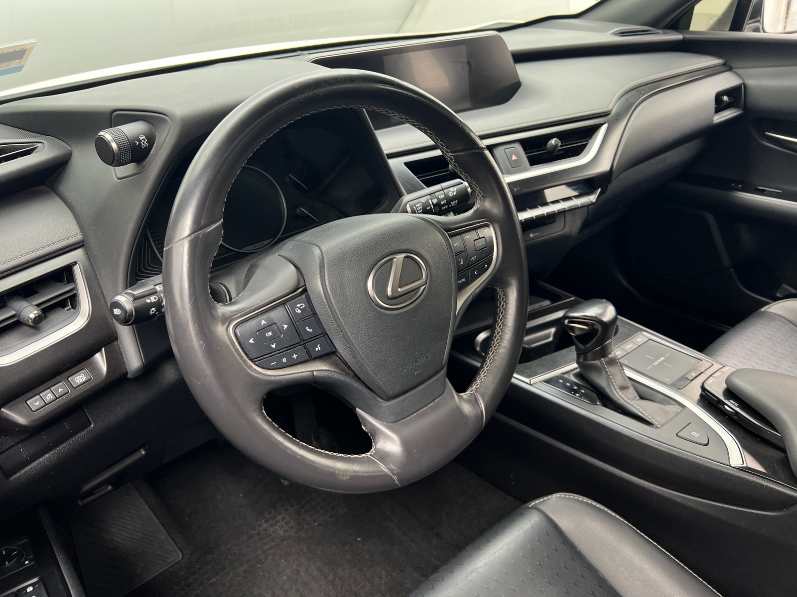 Thumbnail: 2020 Lexus UX - 4