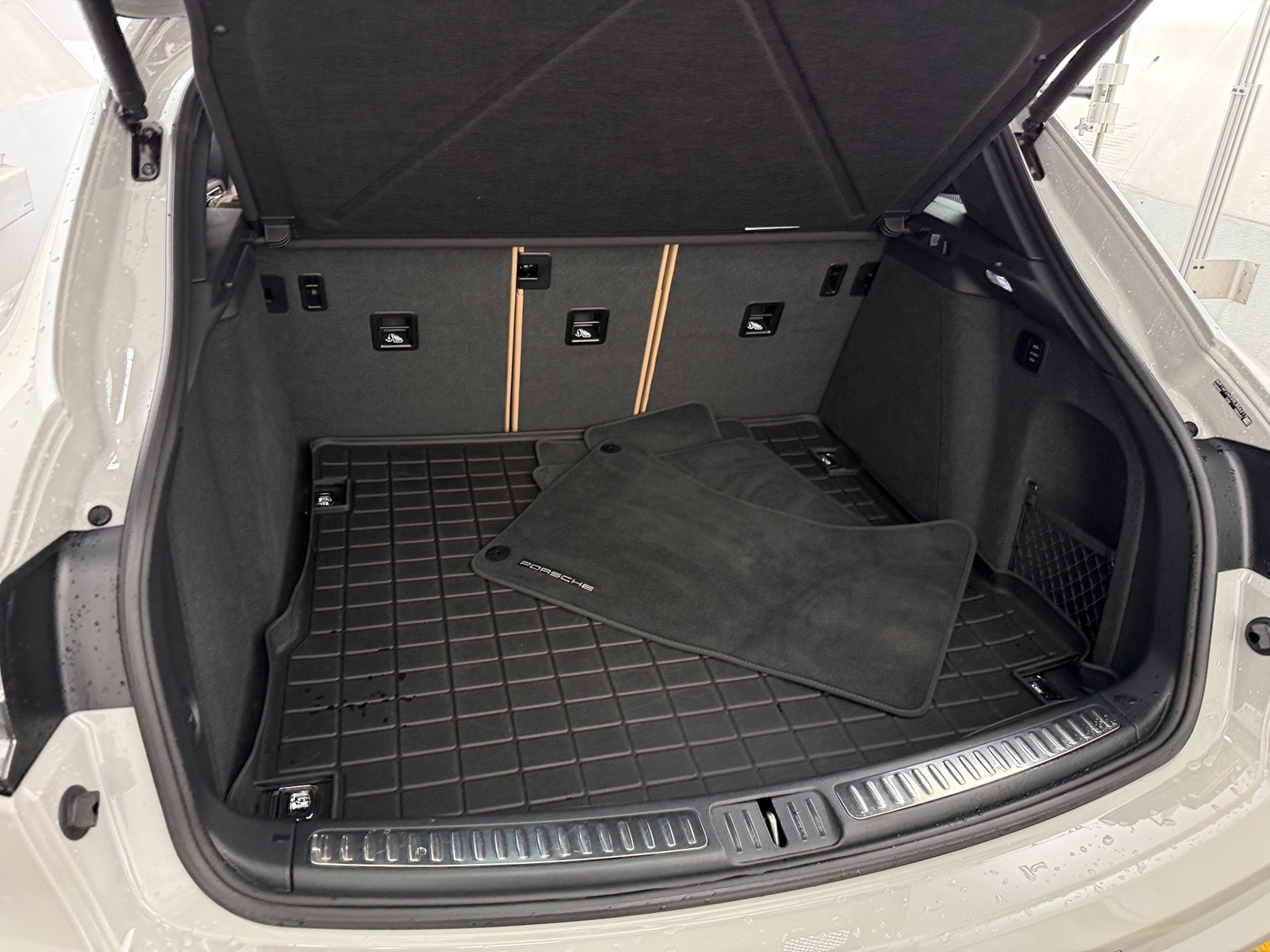 Thumbnail: 2024 Porsche Macan - 6