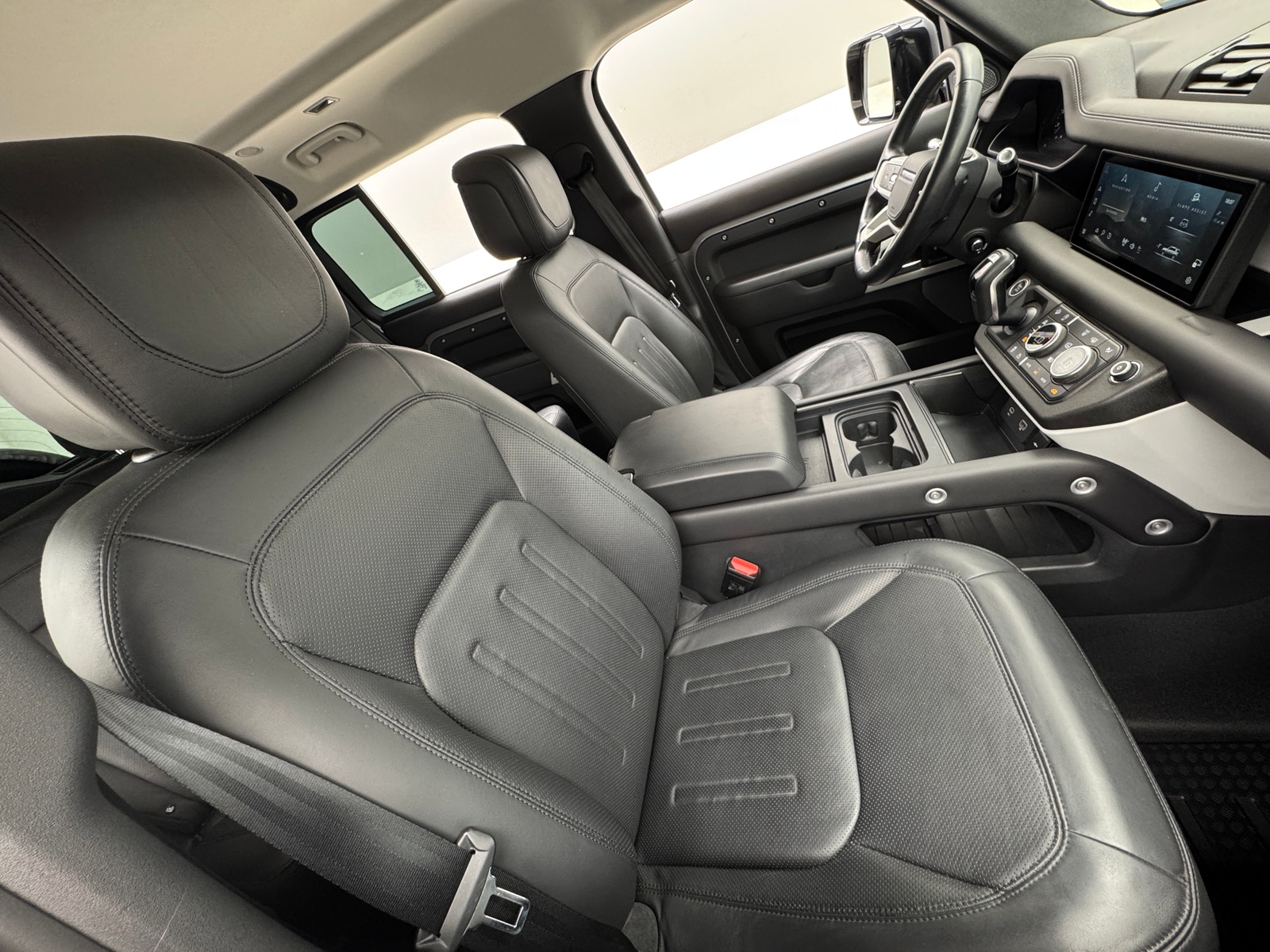 Thumbnail: 2020 Land Rover Defender - 2