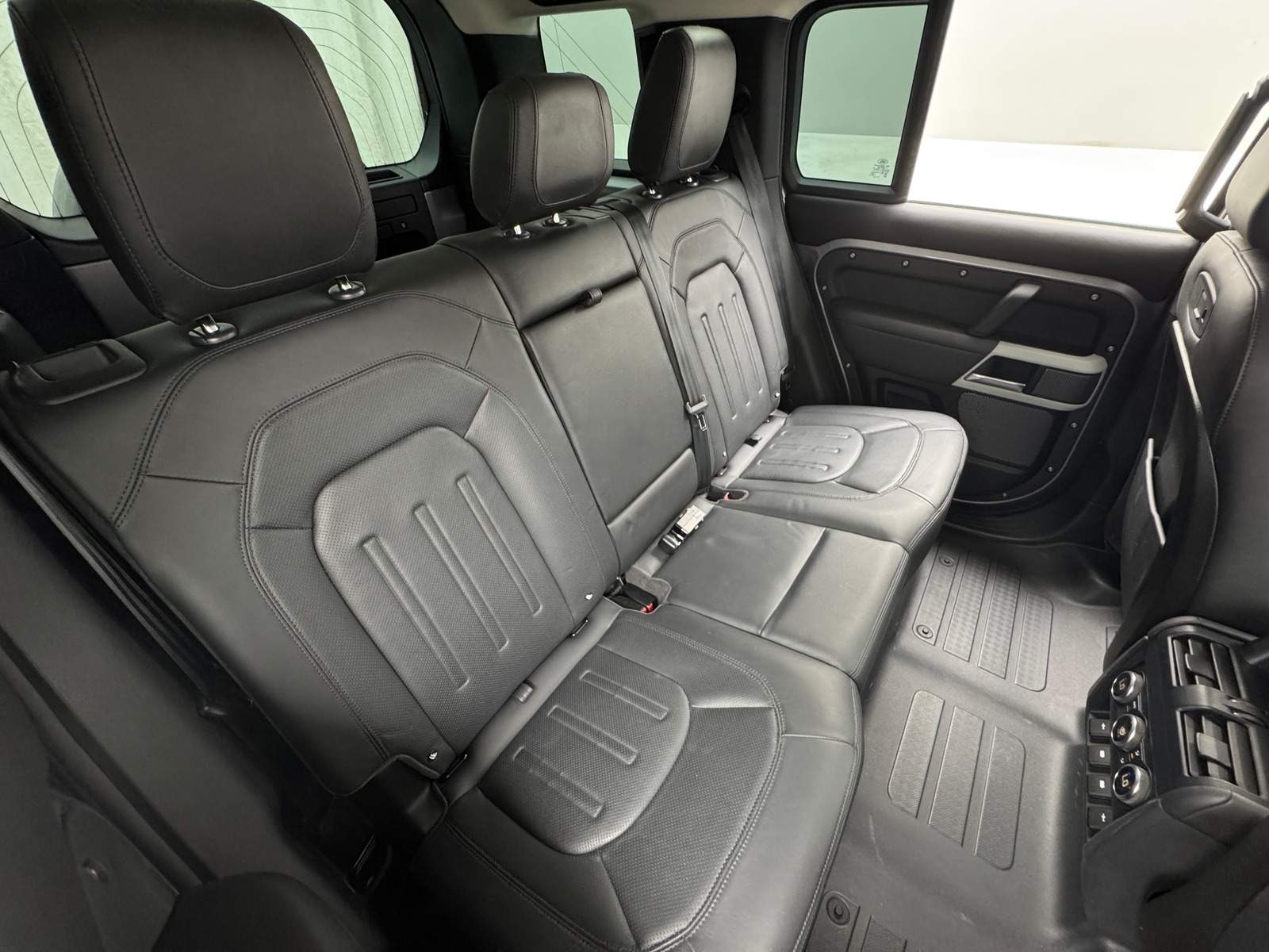 Thumbnail: 2020 Land Rover Defender - 6