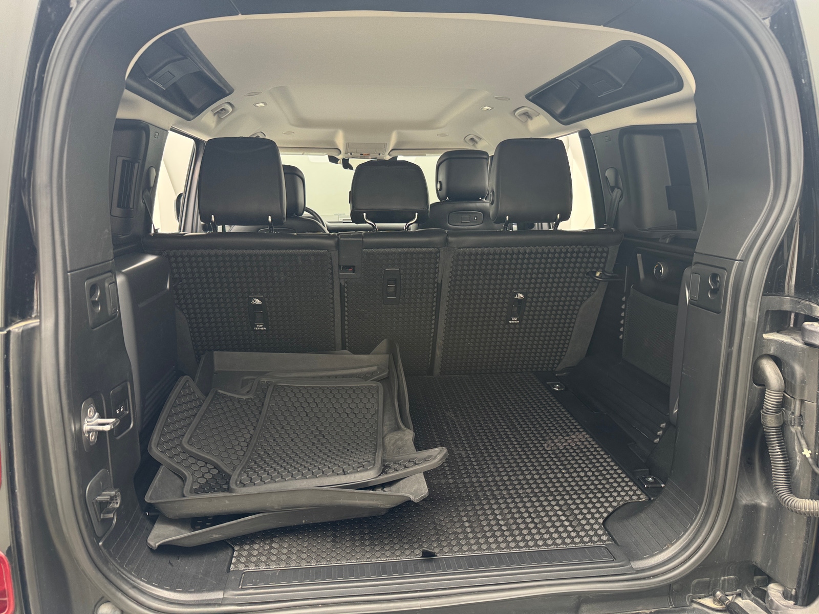 Thumbnail: 2020 Land Rover Defender - 7